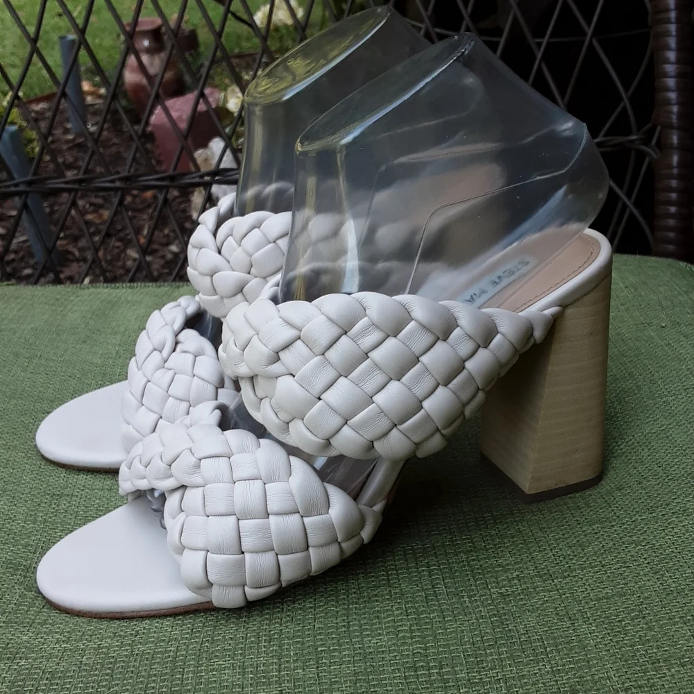 Steve Madden Twisted Braided Faux Leather Sandal Size 9M.